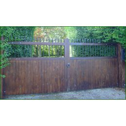 Slingsby Courtyard Gate